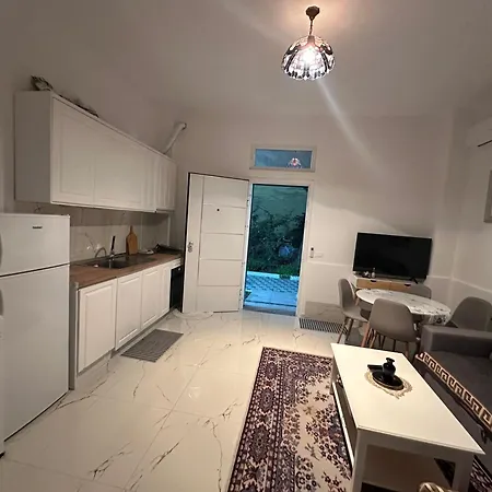 Ori -apartament * Golem (Tirana)